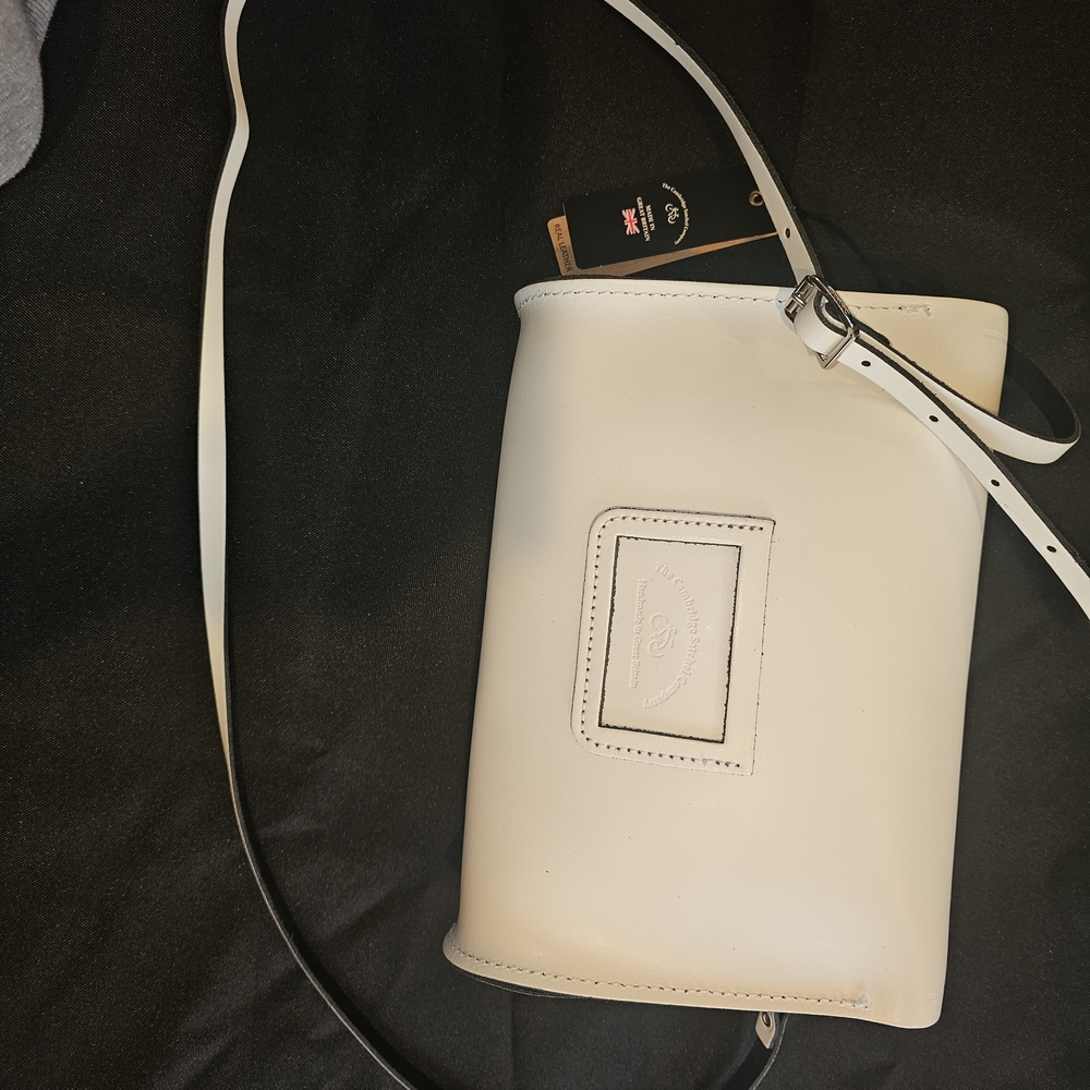 Minimalist White Leather Crossbody Bag with Adjustable Strap - Picture 6 of 8
